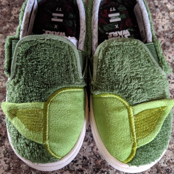 toms baby yoda shoes